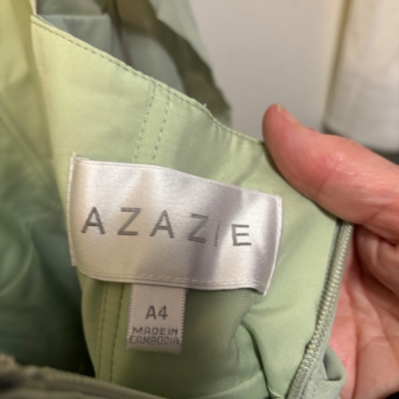 Formal dress - Picture 2 of 4